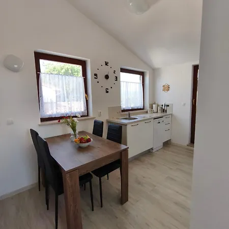 Apartma Mija - L * Kornic