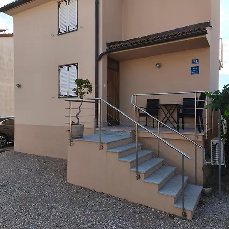 Apartma Mija - L