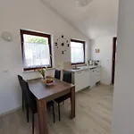 Apartma Mija - L * Kornić