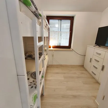 Apartma Mija - L