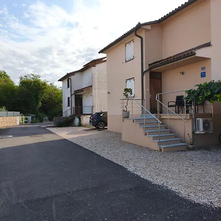 Apartma Mija - L * Kornić